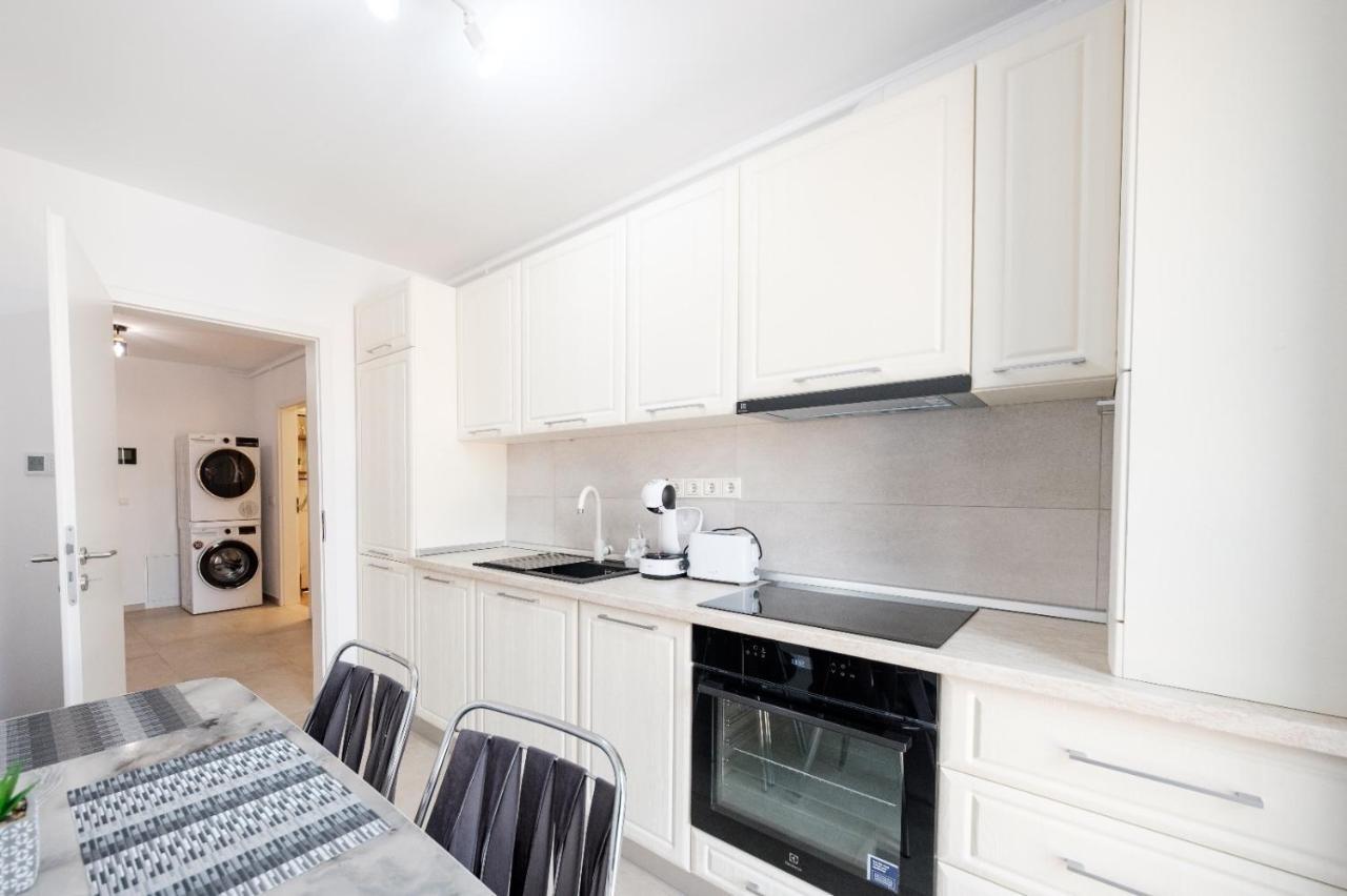 Brand New Luxury Apartment In The Heart Of Brasov Bagian luar foto