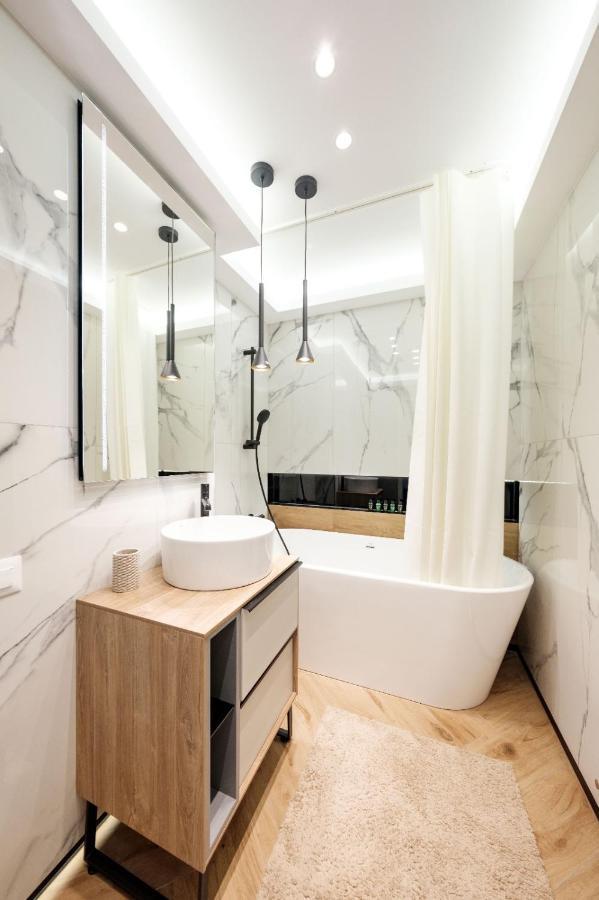 Brand New Luxury Apartment In The Heart Of Brasov Bagian luar foto