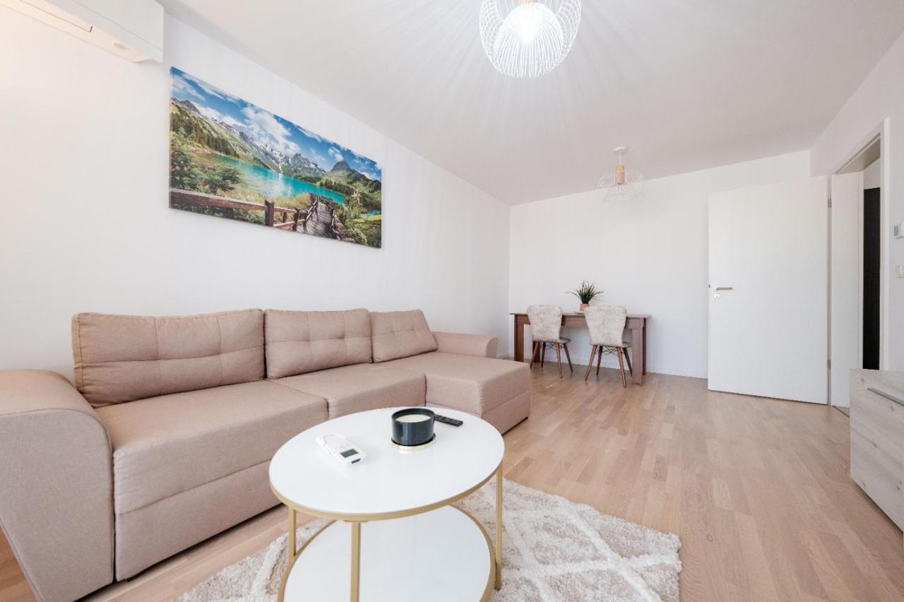 Brand New Luxury Apartment In The Heart Of Brasov Bagian luar foto